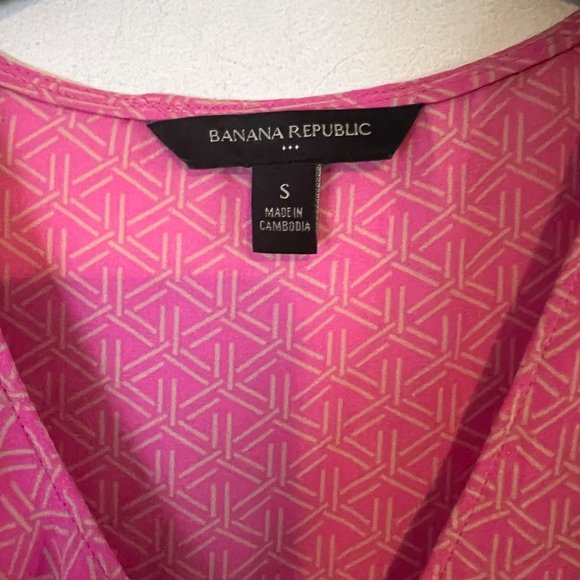 Banana Republic Blouse Womens Small Pink Barbie Hi Low Ruffle Sleeveless - Picture 7 of 12
